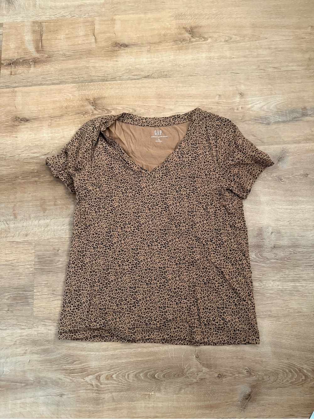 GAP Women's Tan Brown Leopard-Print V-Neck Tee
